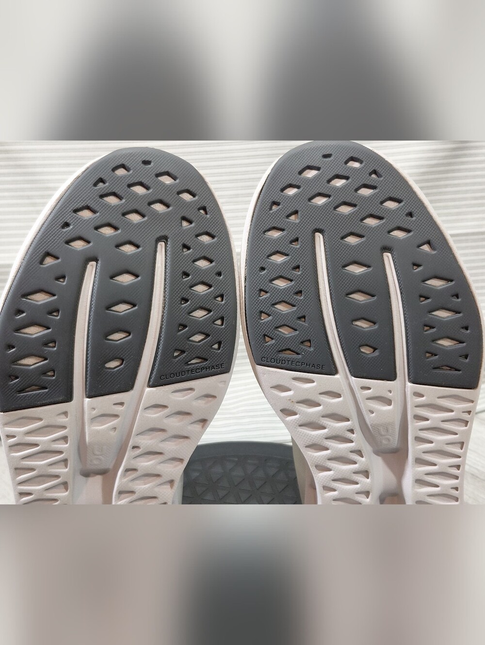 On Cloud Surfer 2 Womens Running Shoes White Ivory SIZE 10 - Picture 9 of 15